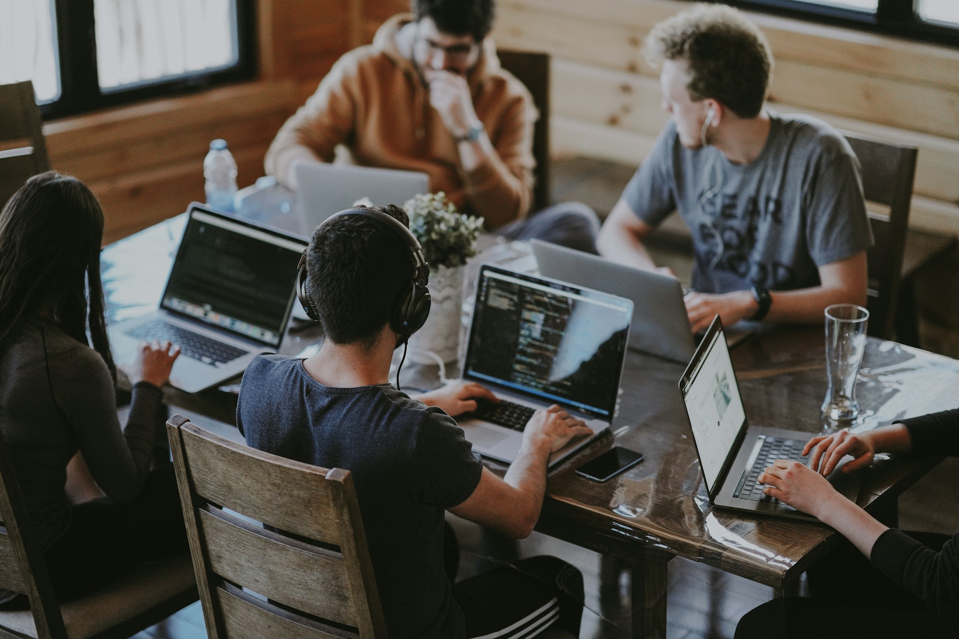 Breaking Free from Legacy Systems: Top 4 Canadian Firms Leading Modernization